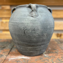 Load image into Gallery viewer, Vintage Louis IV Black Pot
