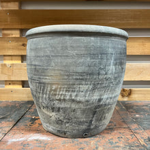 Load image into Gallery viewer, Vintage Louis I Medium Black Pot
