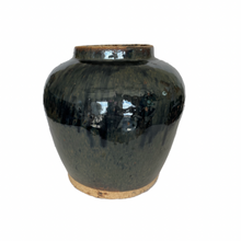 Load image into Gallery viewer, Vintage Small Leon Pot

