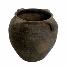 Load image into Gallery viewer, Vintage Louis IV Black Pot
